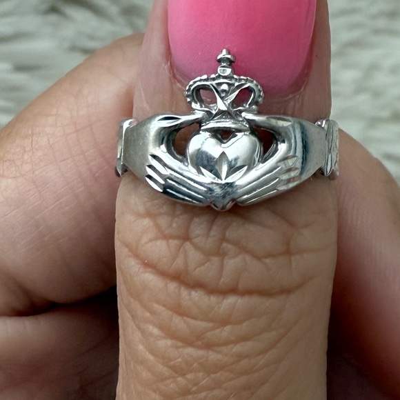 💍 14k White Gold Claddagh Ring – Timeless Irish Heritage Design - Picture 2 of 6
